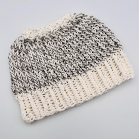 Handmade Knit Messy Bun High Ponytail Beanie Hat Gray White Crochet Unisex - Picture 3 of 7